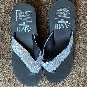 BNWOT- AMII SILVER SEQUIN FLIP FLOP WEDGES